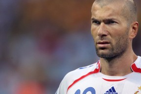 开云体育官网下载安装-英超争冠之夜：悬念不断，精彩不断！，英超夺冠热门